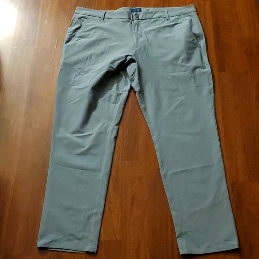 Taylrd Men's Green Twill Pants - Size 40W X 32L.